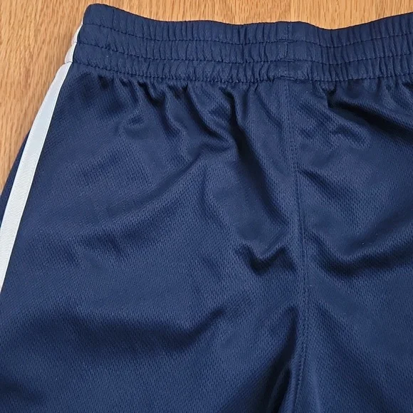 Adidas regular fit coupe standard shorts, size small (8) - Picture 9 of 16